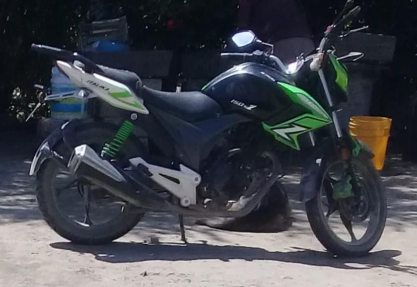 Sujetos armados roban a joven moto sobre la carretera Tecamachalco-Xochitlán