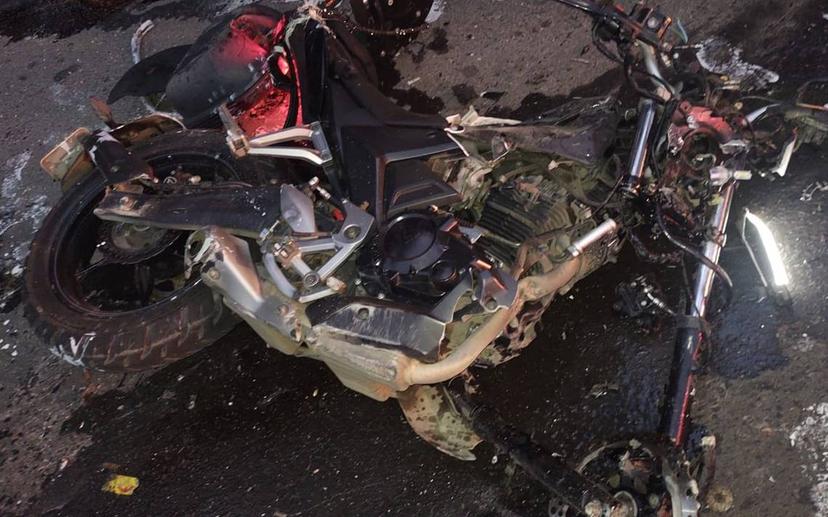 Motociclista borracho impacta a motos estacionadas en el zócalo de Izúcar