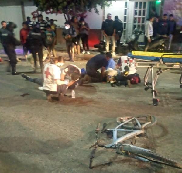 Motociclista pierde la vida, tras chocar con un ciclista en Tehuacán