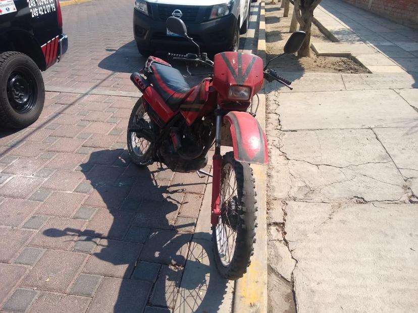 Por cierre de calles policías recuperan una motocicleta robada en Tecamachalco