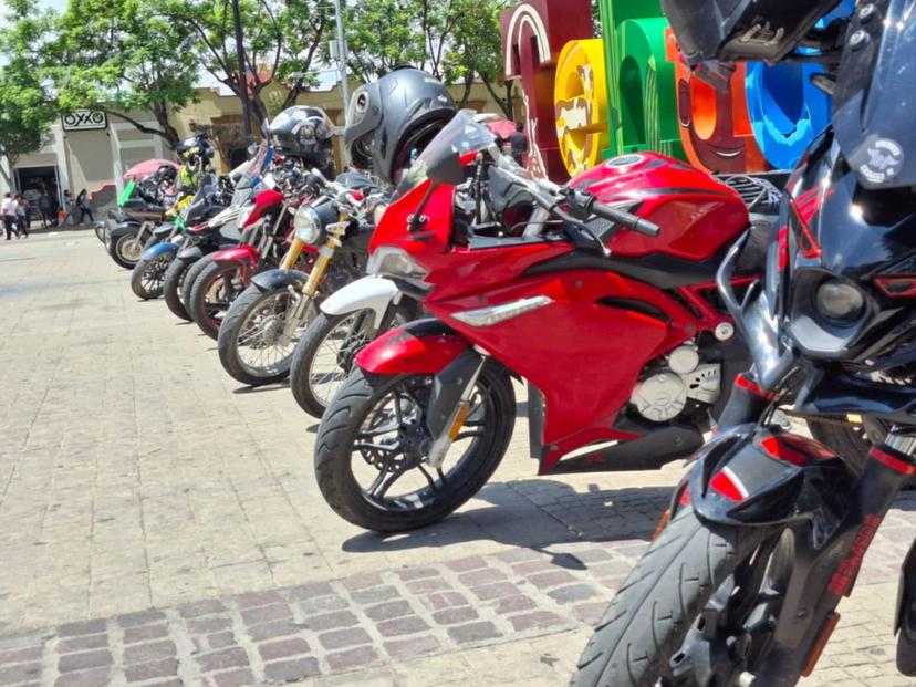 Falta de placas en el CIS de Tehuacán afecta a motociclistas