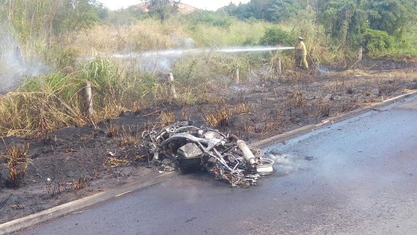 Mueren 3 motociclistas, los impacta vehículo de carga