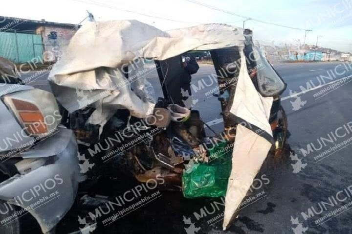 Conductor mata a mototaxista en la federal a Tehuacán y huye