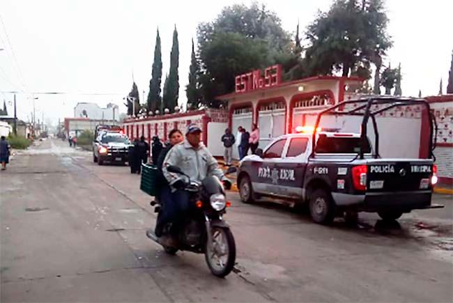 Padres de familia toman escuela en Moyotzingo para exigir más seguridad