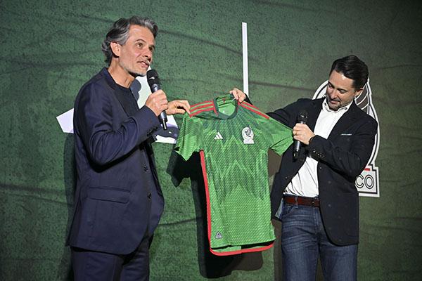 FMF y Adidas presentan la camiseta de México para Qatar 2022