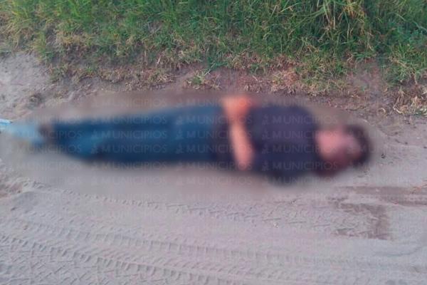 Abandonan cadáver de joven cerca de panteón en Soltepec