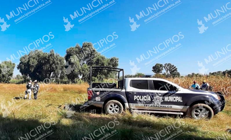 Hallan a mujer de 30 años acribillada en predio de Tecamachalco