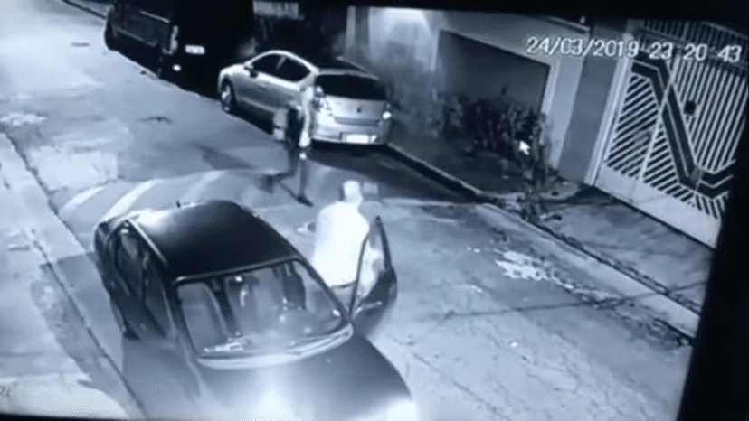 VIDEO Mujer se defiende de sujeto disparándole