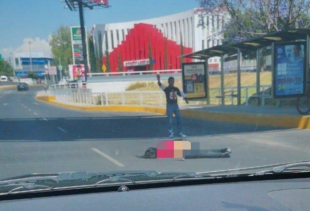 Muere mujer que se aventó del distribuidor vial 475 en Puebla