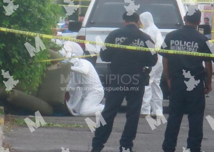 Atado a un sillón dejan cadáver de mujer en la colonia San Manuel en Puebla