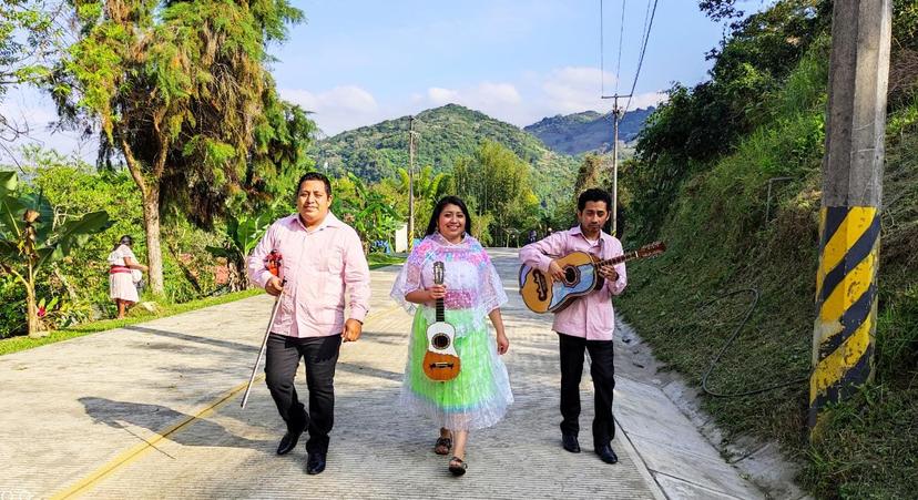 Con poesía, música y puntura colectivo busca hermanar mujeres de la Huasteca