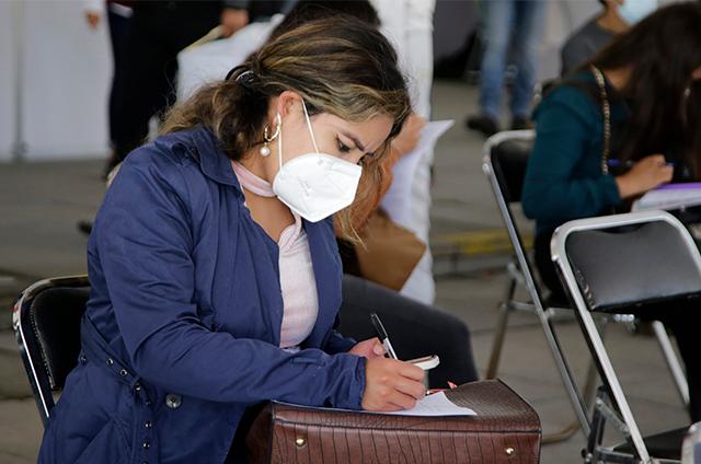 Poblanas, lejos de gozar de buenos salarios  