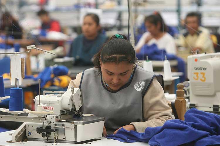 Mujeres, las más afectadas por pandemia, tienen más trabajo y menos salario: UPAEP