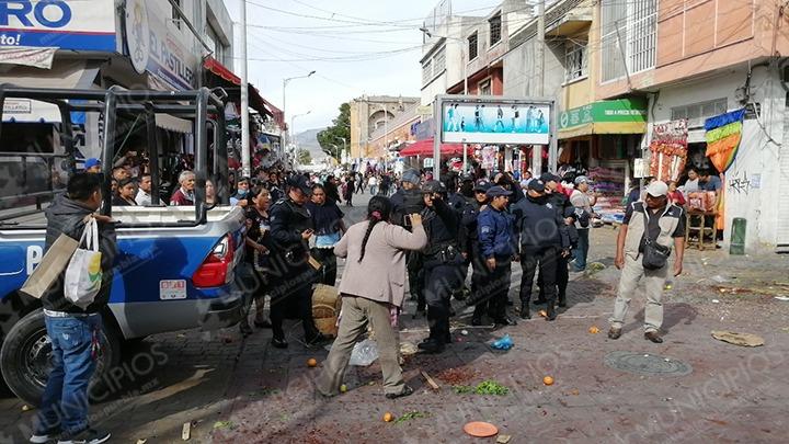 Trifulca entre ambulantes y personal del ayuntamiento de Tehuacán