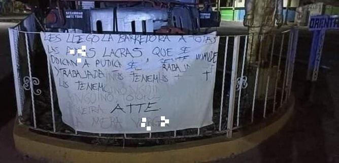 Aparecen narcomantas en el municipio de Oriental