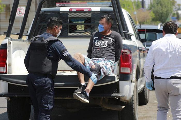 Cae narcomenudista en Texmelucan pero lo llevan a hacerse la prueba del coronavirus