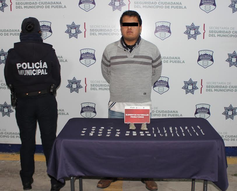 Los detienen con dosis de marihuana y cristal en la capital poblana