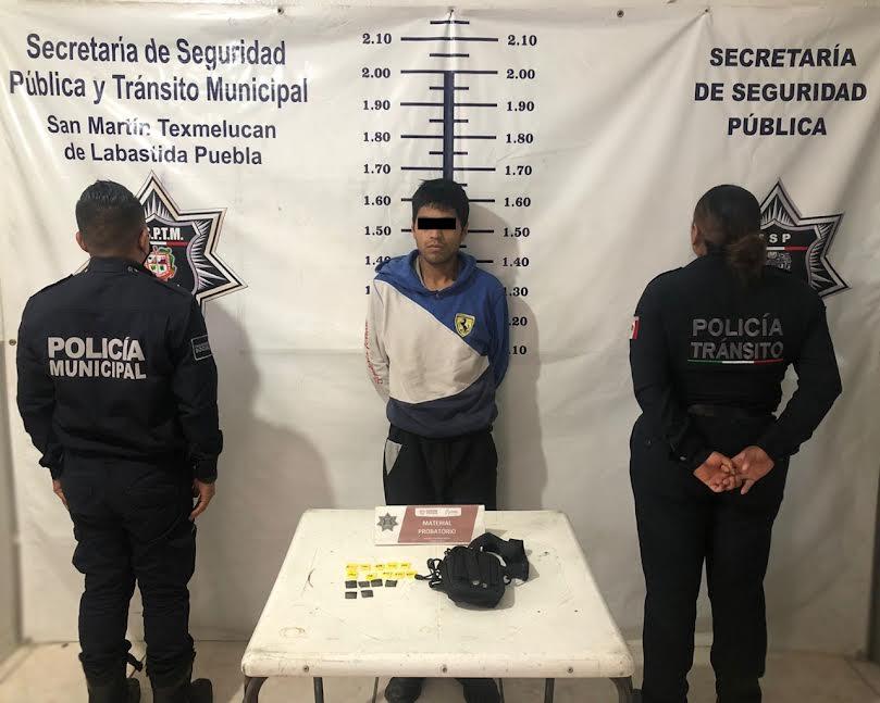 Revisando motocicletas lo detienen en Texmelucan con droga