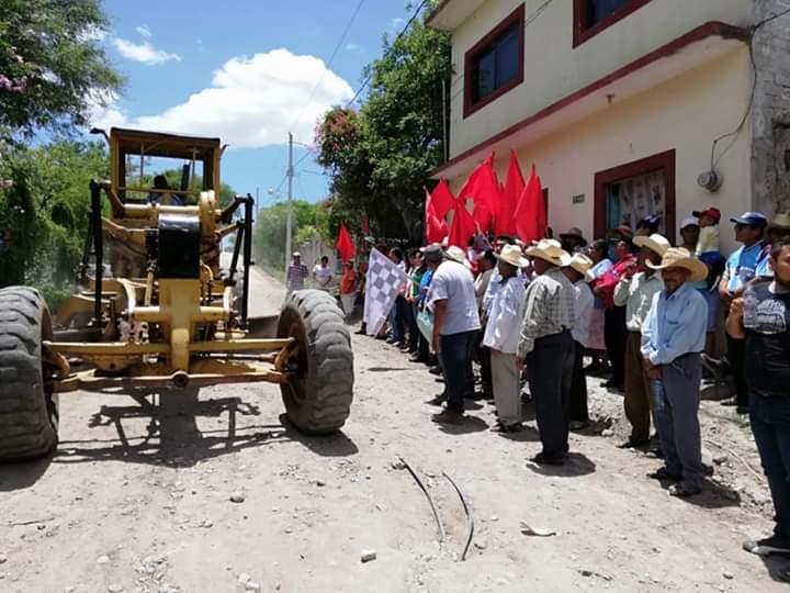 Inician pavimentaciones Chila de las Flores y Petlalcingo