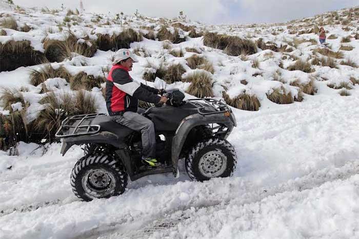 Cientos disfrutan de la nieve en Parque Nacional