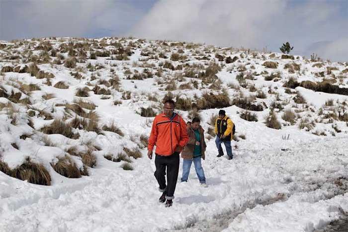 Cientos disfrutan de la nieve en Parque Nacional