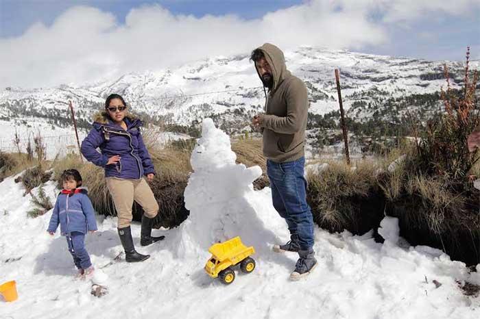 Cientos disfrutan de la nieve en Parque Nacional