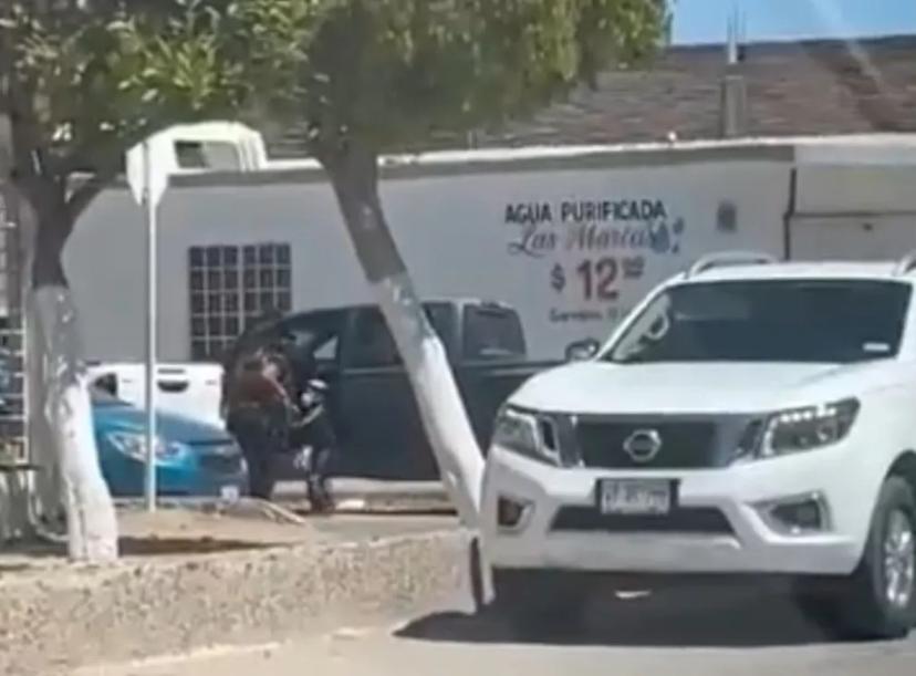 VIDEO Niña se enfrenta a sicarios que levantaron a su papá en Sonora