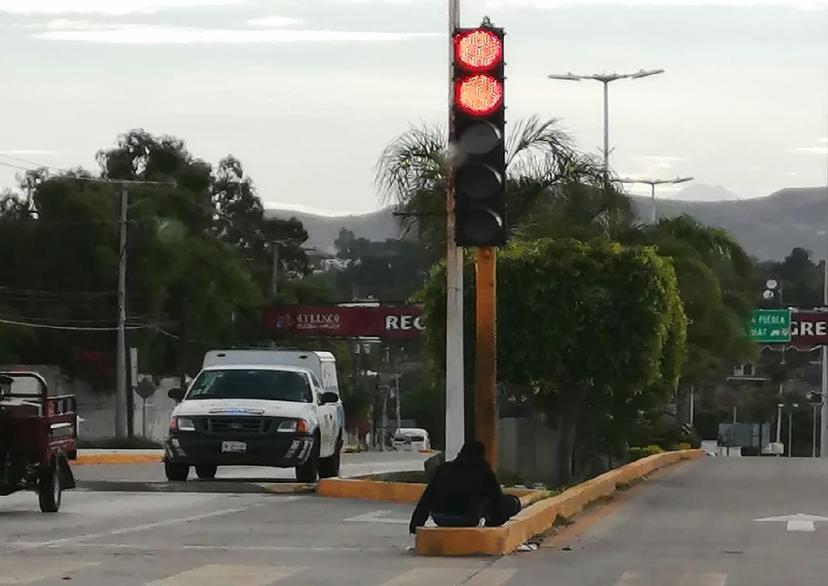 Denuncian presunta explotación infantil en bulevar de Atlixco