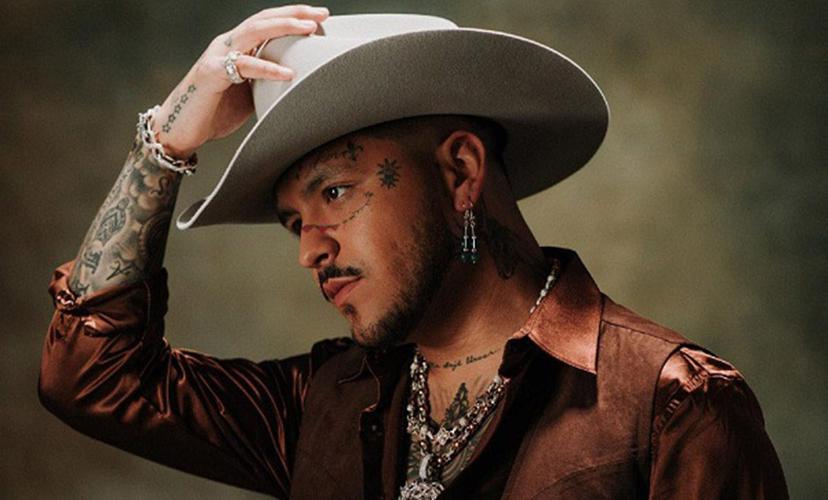 Vaquero - Gótico es la nueva propuesta de moda de Christian Nodal 