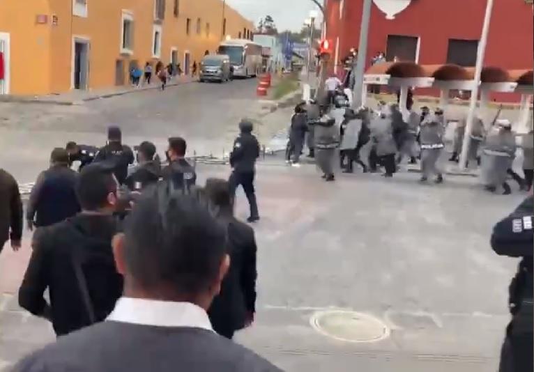 Ya fueron liberadas normalistas detenidas en Puebla: AMLO