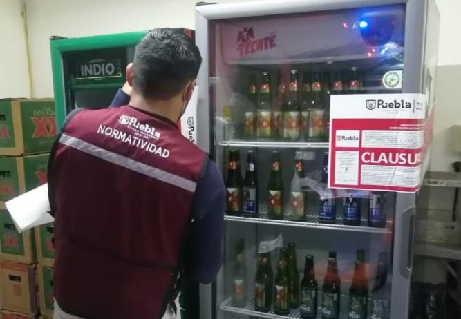 Normatividad clausuran 9 establecimientos por venta de alcohol en Puebla