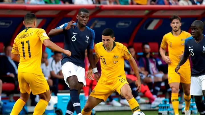 Francia derrota 2-1 a Australia en la primera disputa del grupo C