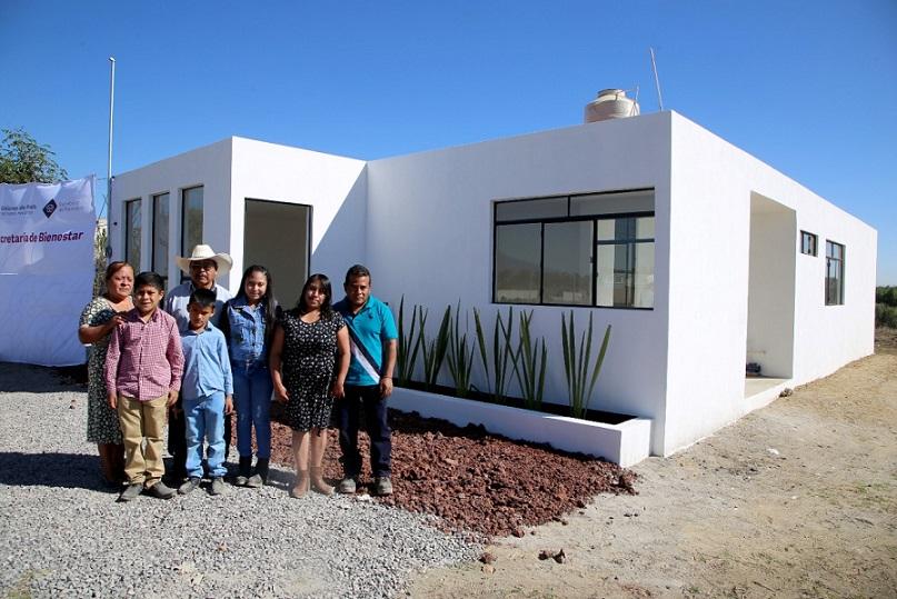 ¡Estrena casa! familia damnificada por el socavón de Juan C. Bonilla