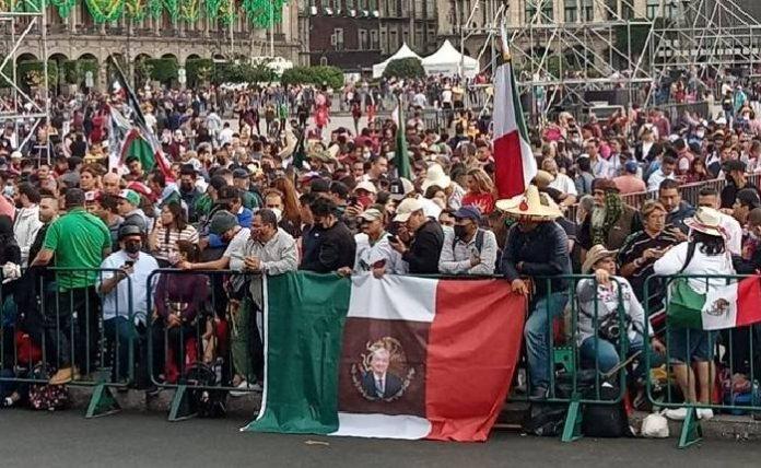 Amlovers ponen el rostro de Obrador en la bandera de México