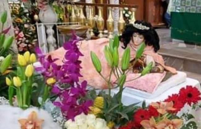 Regresa ritual de cambio de ropa de la patrona de La Magdalena Axocopan en Atlixco