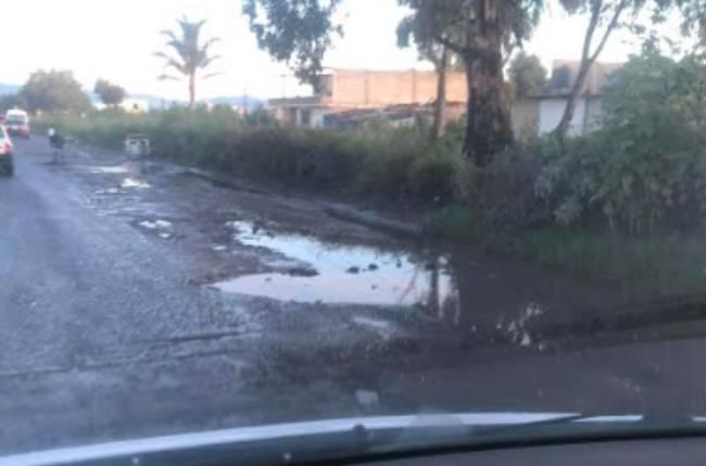 Automovilistas urgen programa de bacheo en Texmelucan