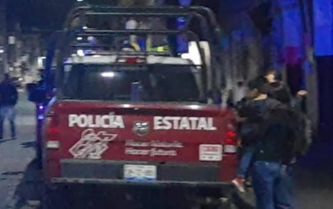 En Tlahuapan retienen y golpean a policía municipales