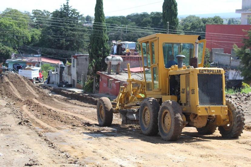 Ayuntamiento de Puebla pavimenta calles en San Baltazar y San Jerónimo Caleras 