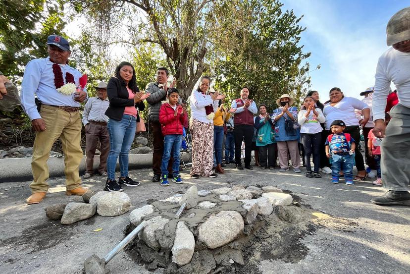 Ayala cierra el año iniciando obra pública en diferentes colonias de Atlixco