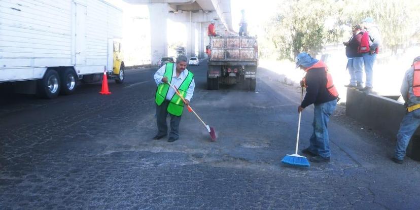 Bacheo genera caos vial en la México-Puebla, tramo CAPU-VW 