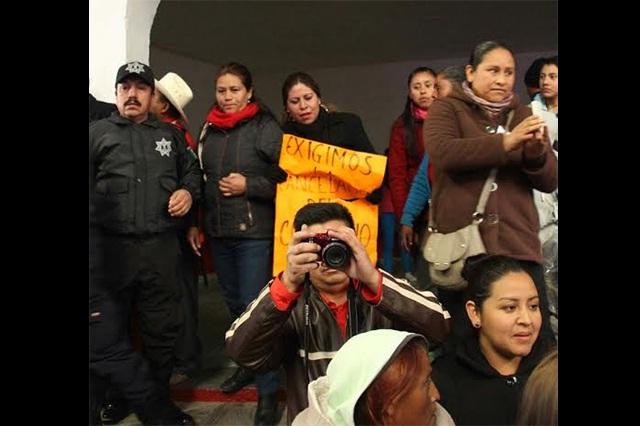 Policías golpean a opositores a LWI durante informe de Ocotepec