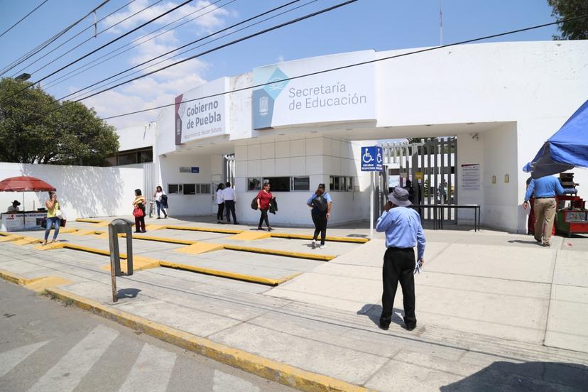 Sellan oficinas de Melitón Lozano en la SEP tras adelantar renuncia