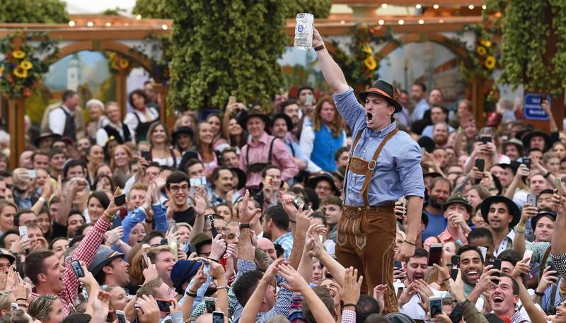 Alemania reanuda Oktoberfest tras suspenderlo por dos años a causa del Covid-19