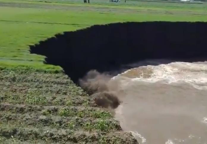 No es broma: detectan en video olas en el socavón de Zacatepec