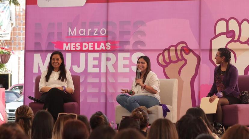 Olimpia Coral habla sobre la violencia digital contra las mujeres en Atlixco