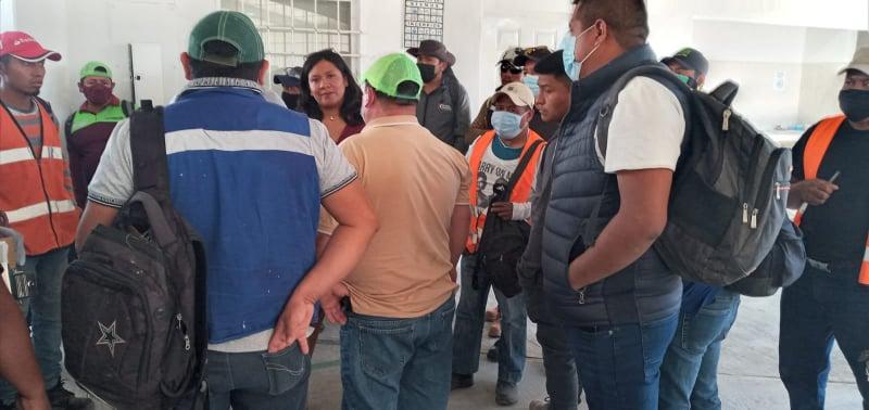 Se manifiestan trabajadores de Ooselite por falta de pago de quincena 