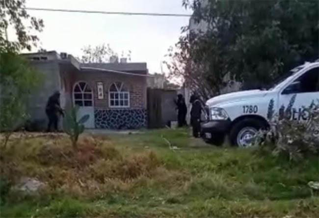 Tras detención de tres sujetos, FGE realiza cateo en Texmelucan