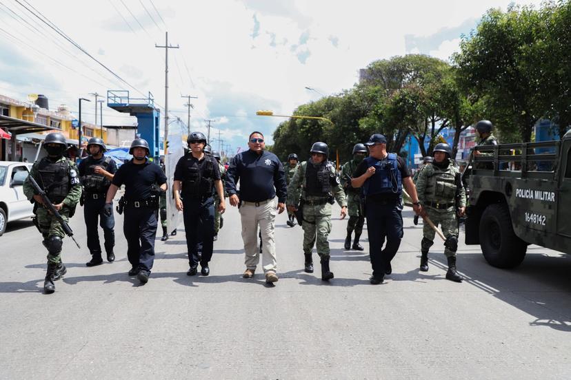 Dan golpe a La Fayuca, decomisan artículos para delinquir