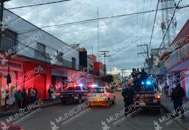 VIDEO Entran granaderos para contener a ambulantes en el centro de Texmelucan