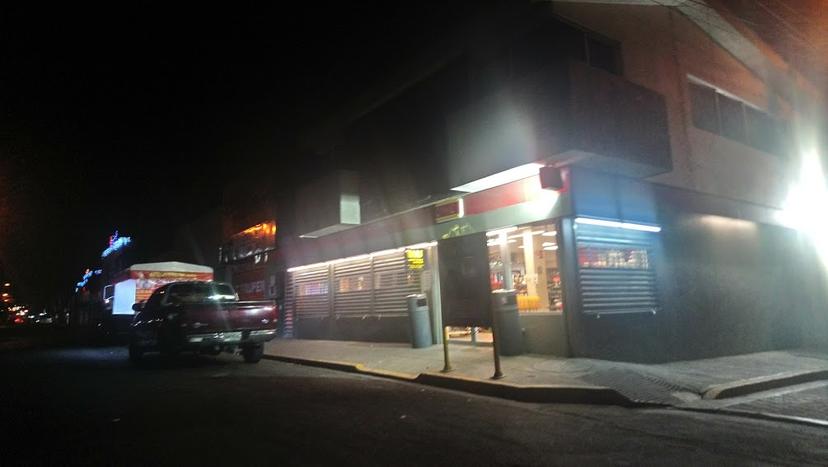 Ladrones asaltan Oxxo en Tecamachalco y son identificados por la policía